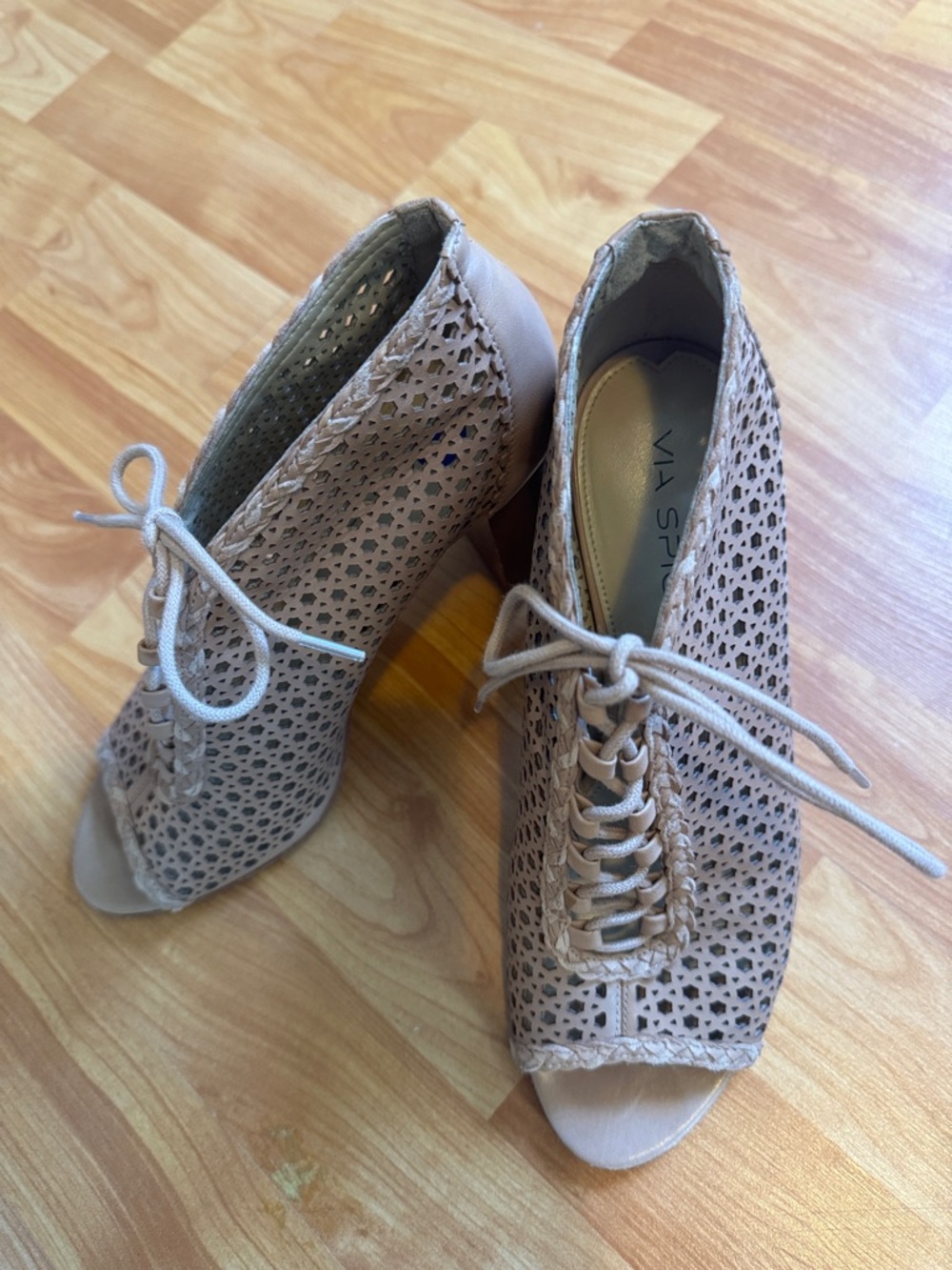 Via spiga Elegant Cream‎ 8.5 Lace-Up slip on Women's Heel booties - Picture 3 of 6